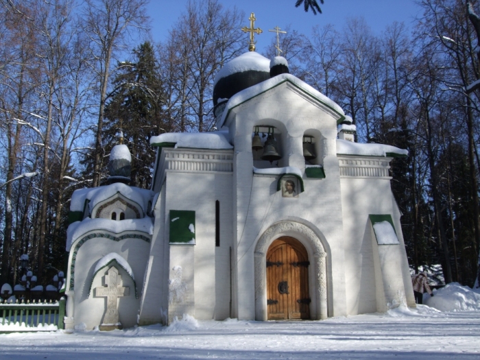 Церковь Спаса Нерукотворного осенью