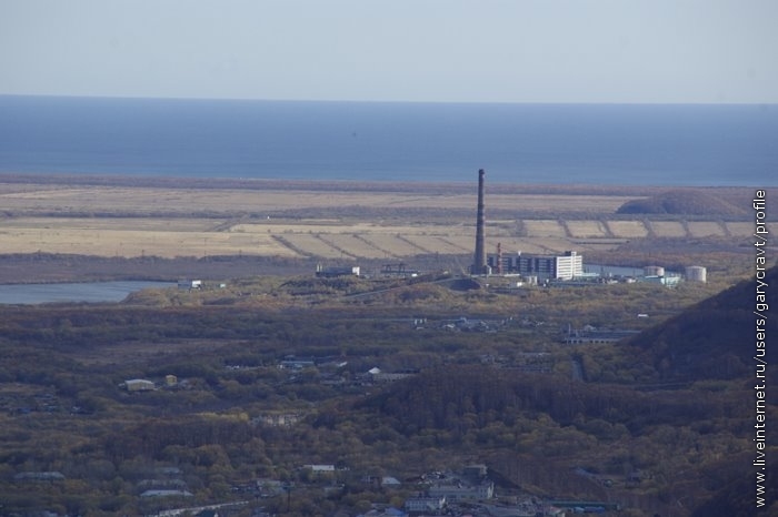 Вид на ТЭЦ-2 и Тихий океан (Халактырский пляж)