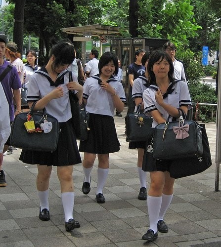 Японские школьницы без трусов фото