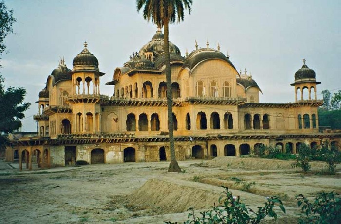 ...own of Govardhan Temple-near-Govardhana